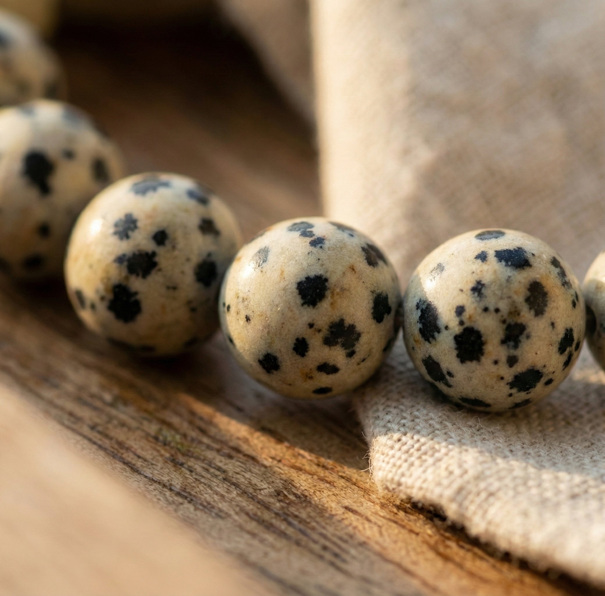 Doğal Taşlar Nasıl Arındırılır? Enerjinizi Sıfırlamanın 4 Kadim Yolu