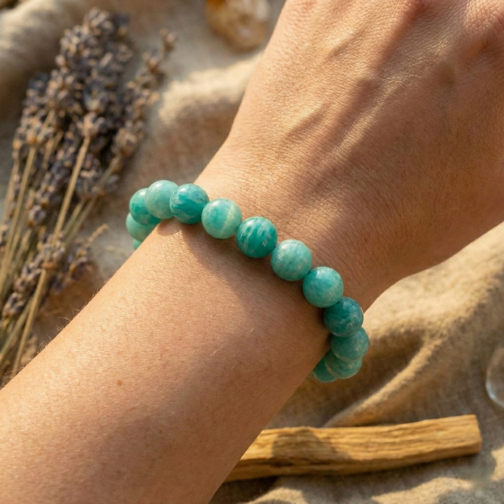 İfade Gücü ve Dinginlik: Mavi Kalsedon Bileklik