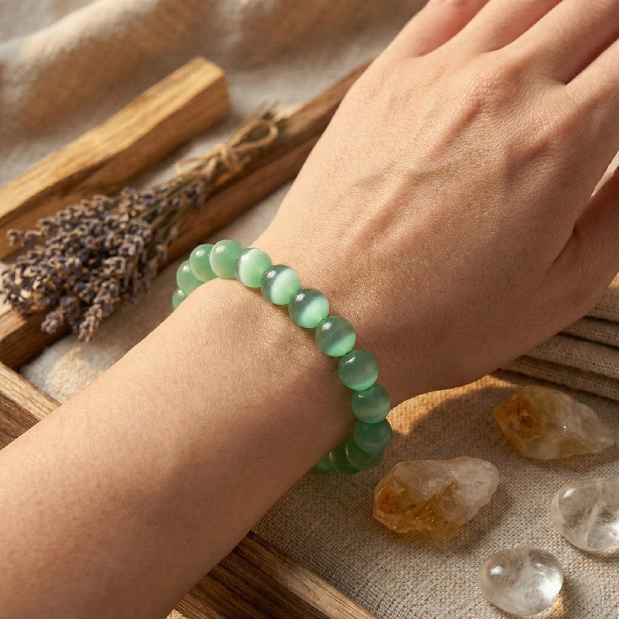 Vizyonun ve Netliğin Parıltısı: Yeşil Kedi Gözü