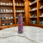 💗 Rodonit Taşı – Şefkat, Affetme ve Kalp Dengesinin Kristali